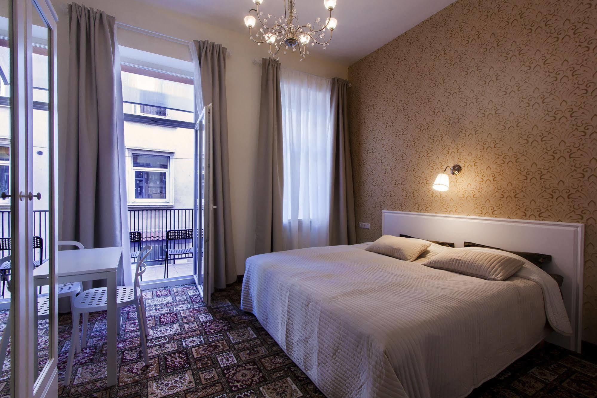 Real House Aparthotel Вилнюс Екстериор снимка